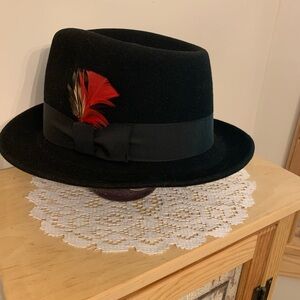 Webster Hats Master Hatter Classic Black Wool Fedora Red Feather Accent 7 1/4-58